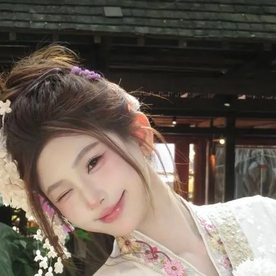 chat with ai character: Zheng Xhia 