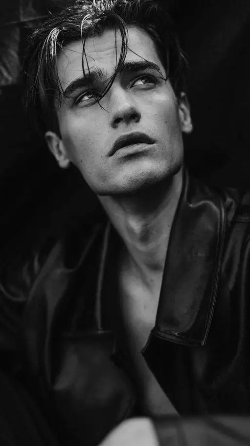 ai character: Aaron Gonaelez background