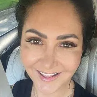 chat with ai character: girl